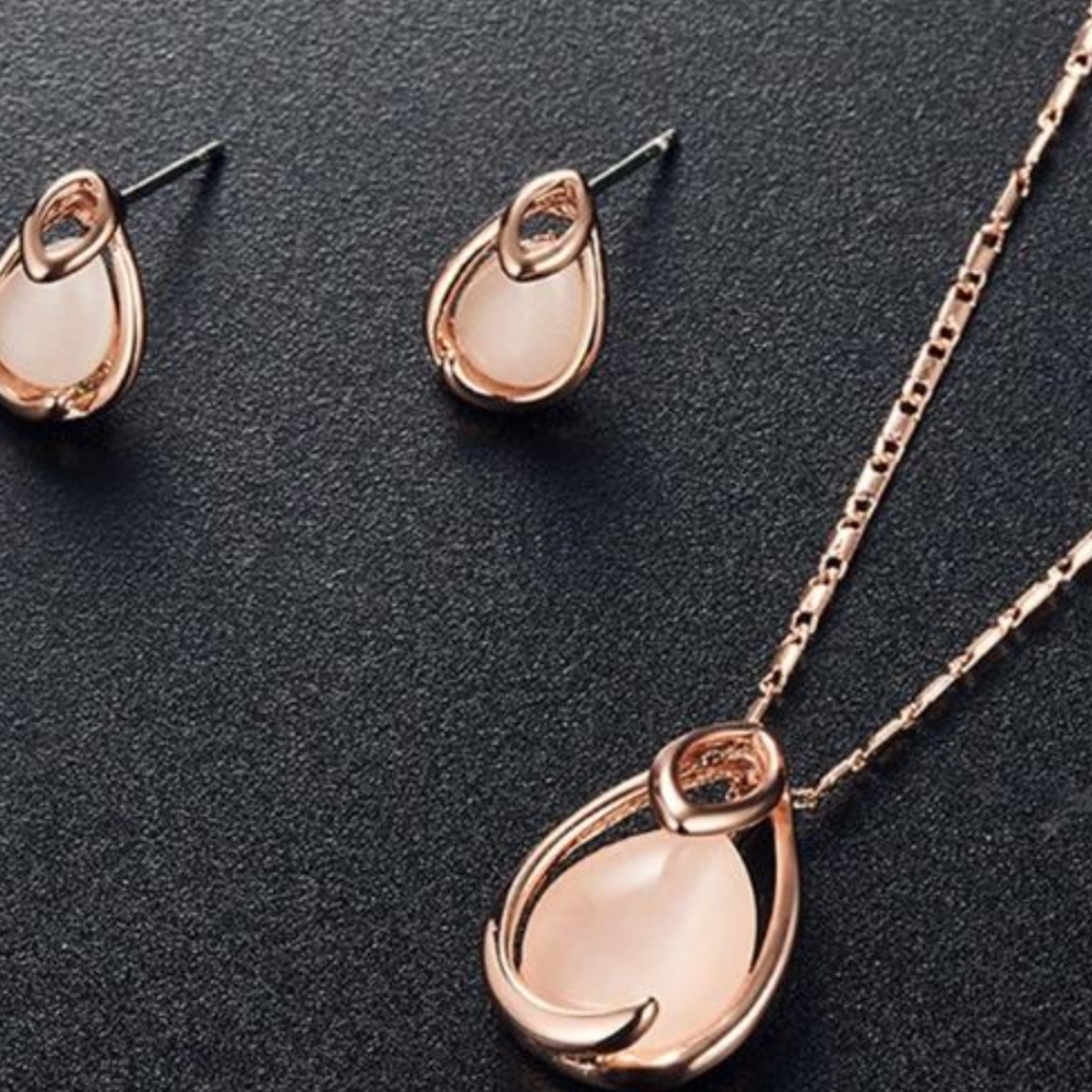 Moonstone necklace with earrings